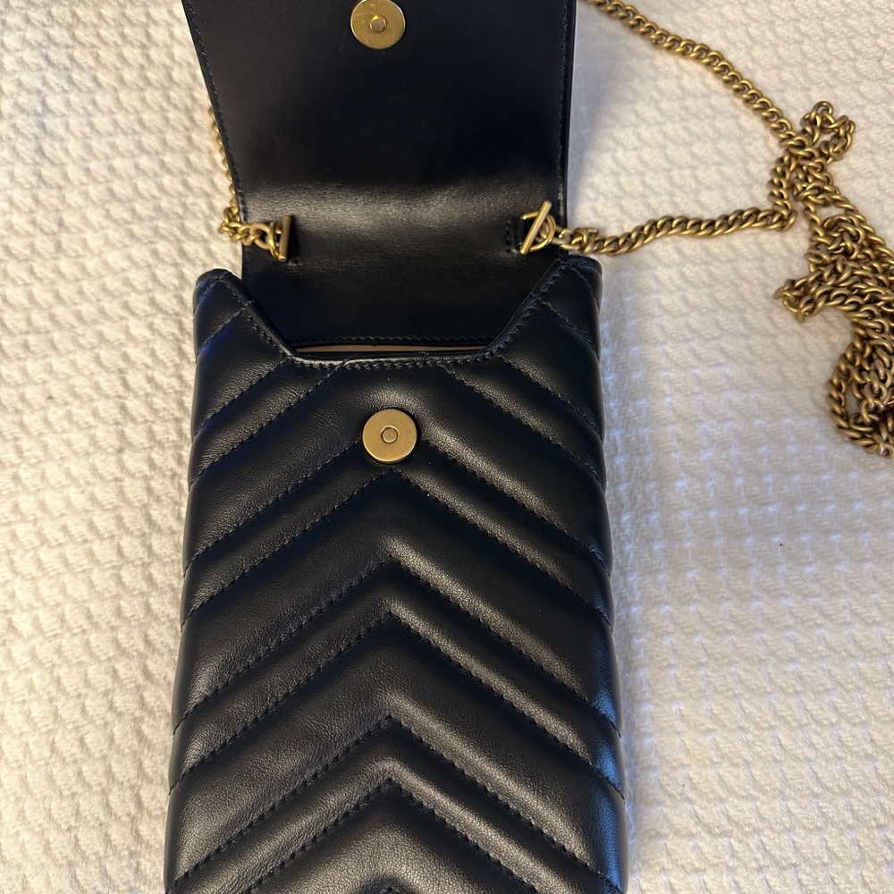 Gucci Black Chevron GG Marmont Crossbody Pouch with Gold Hardware - Picture 7 of 8